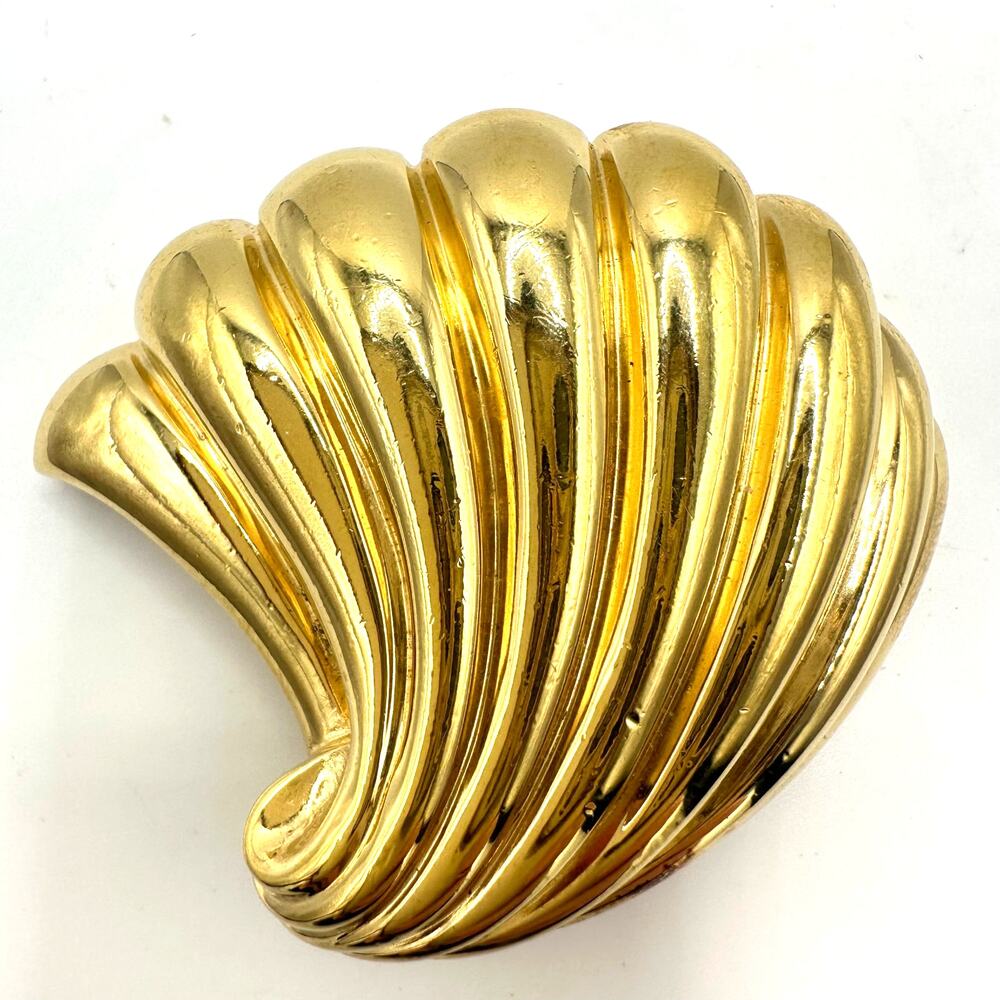 Ciner signed vintage gold tone scalloped abstract shell fan 3D brooch